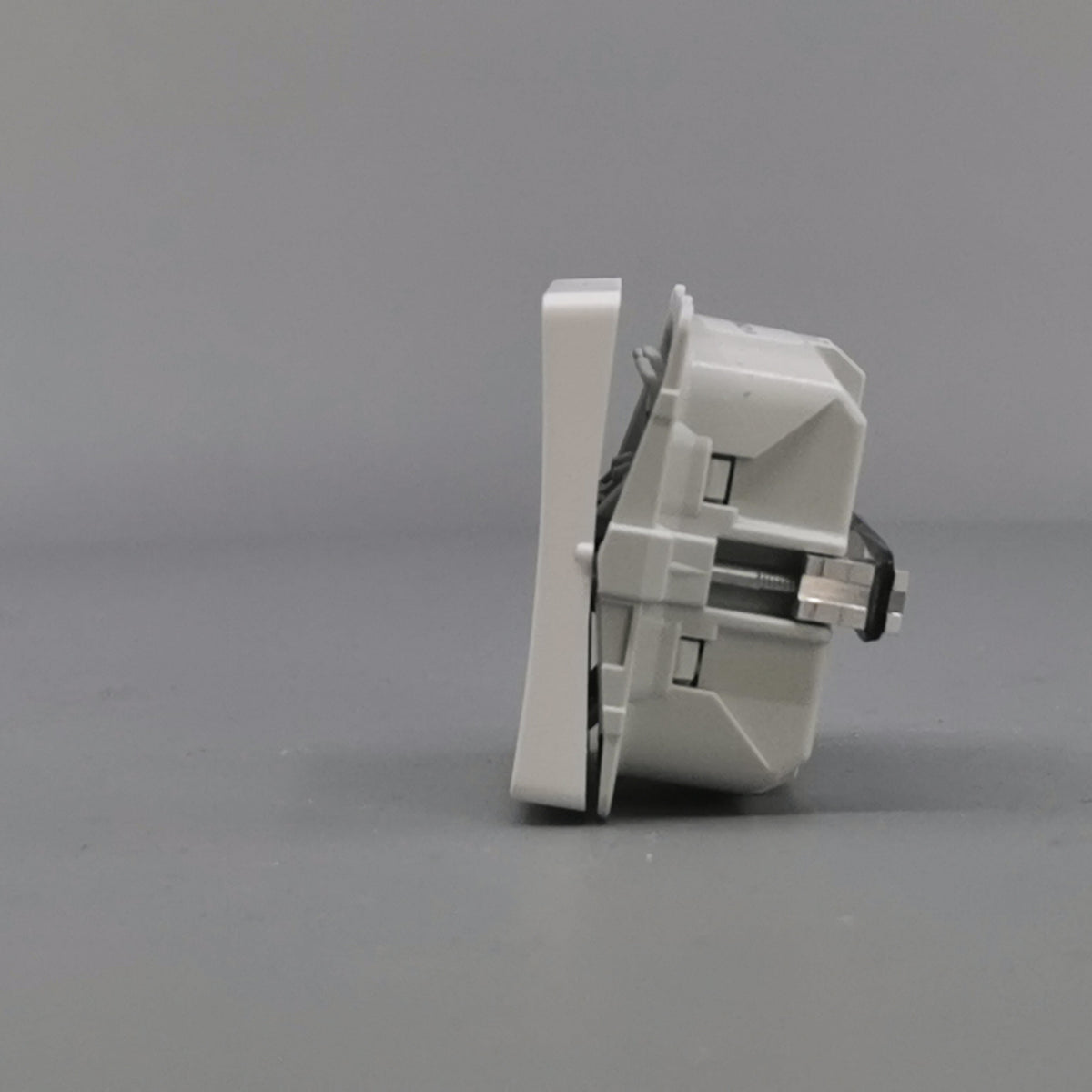 LK Fuga afbryder med sløjfeklemme 16A 1-pol - hvid (360° frame 7)