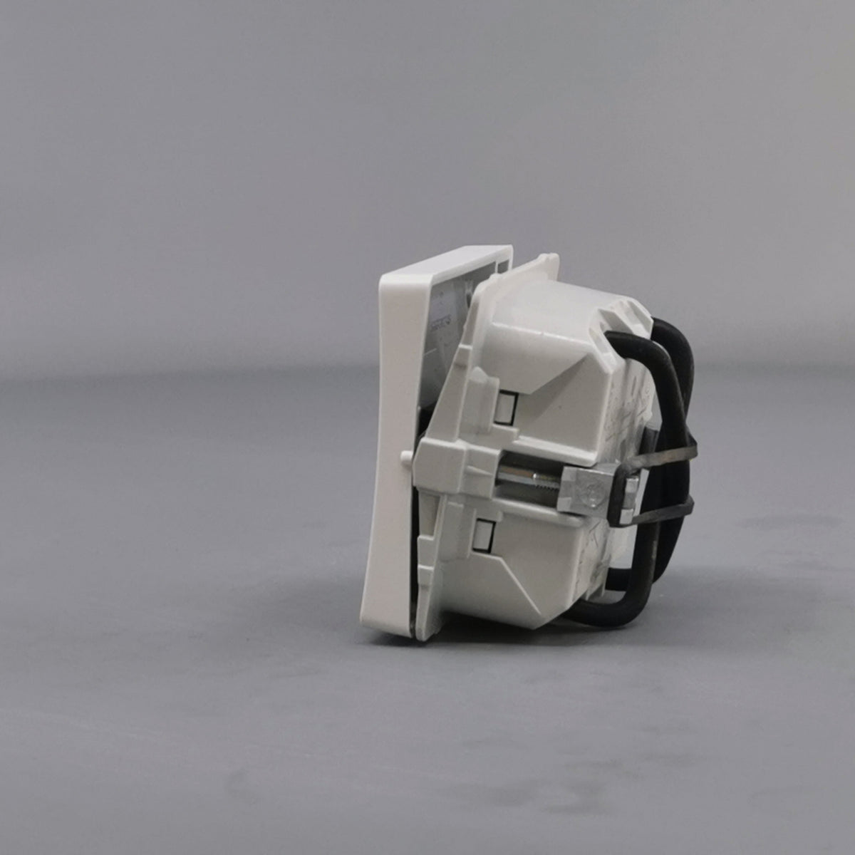 LK Fuga krydsning afbryder 16A - hvid (360° frame 8)