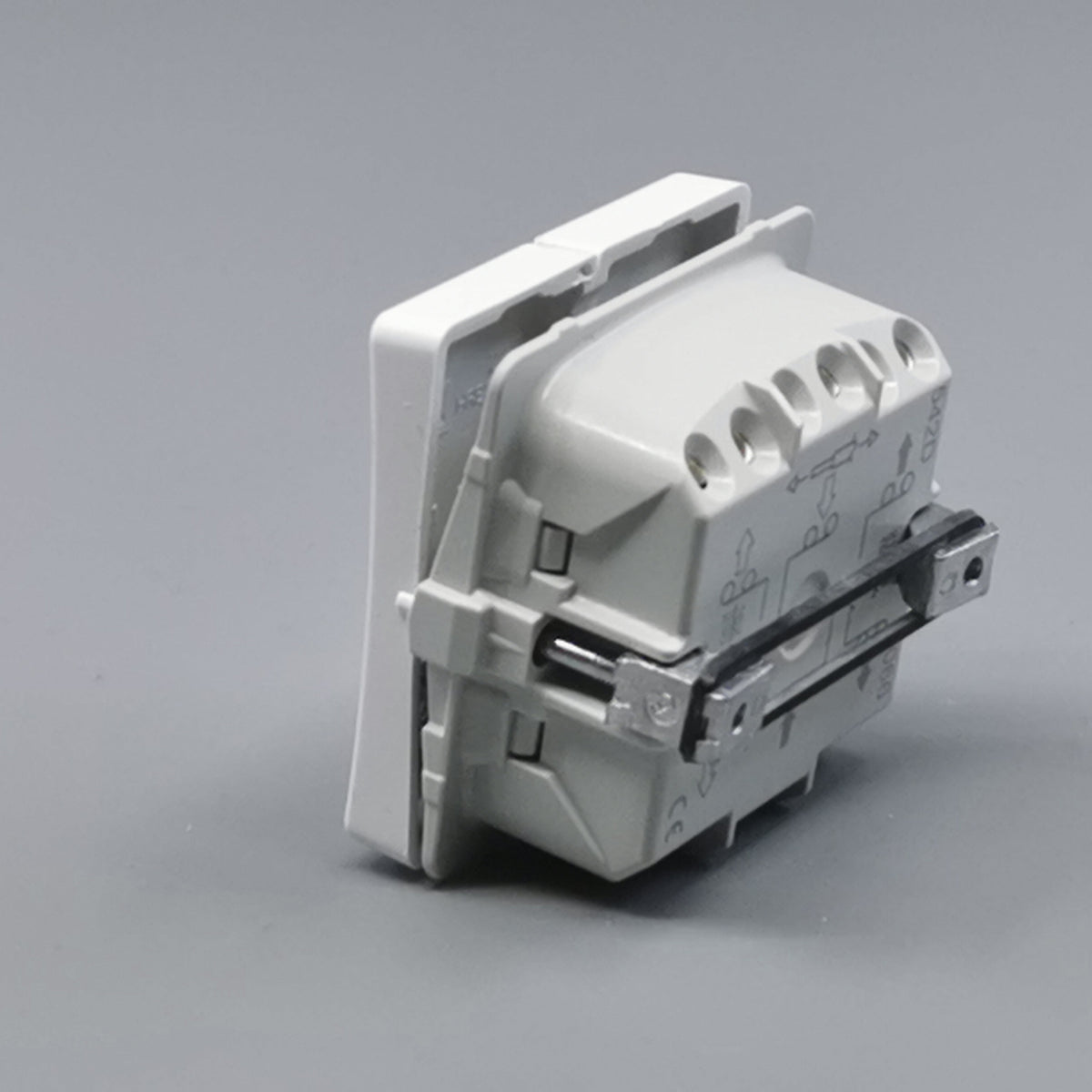 LK Fuga dobbelt korrespondance afbryder 16A - hvid (360° frame 9)