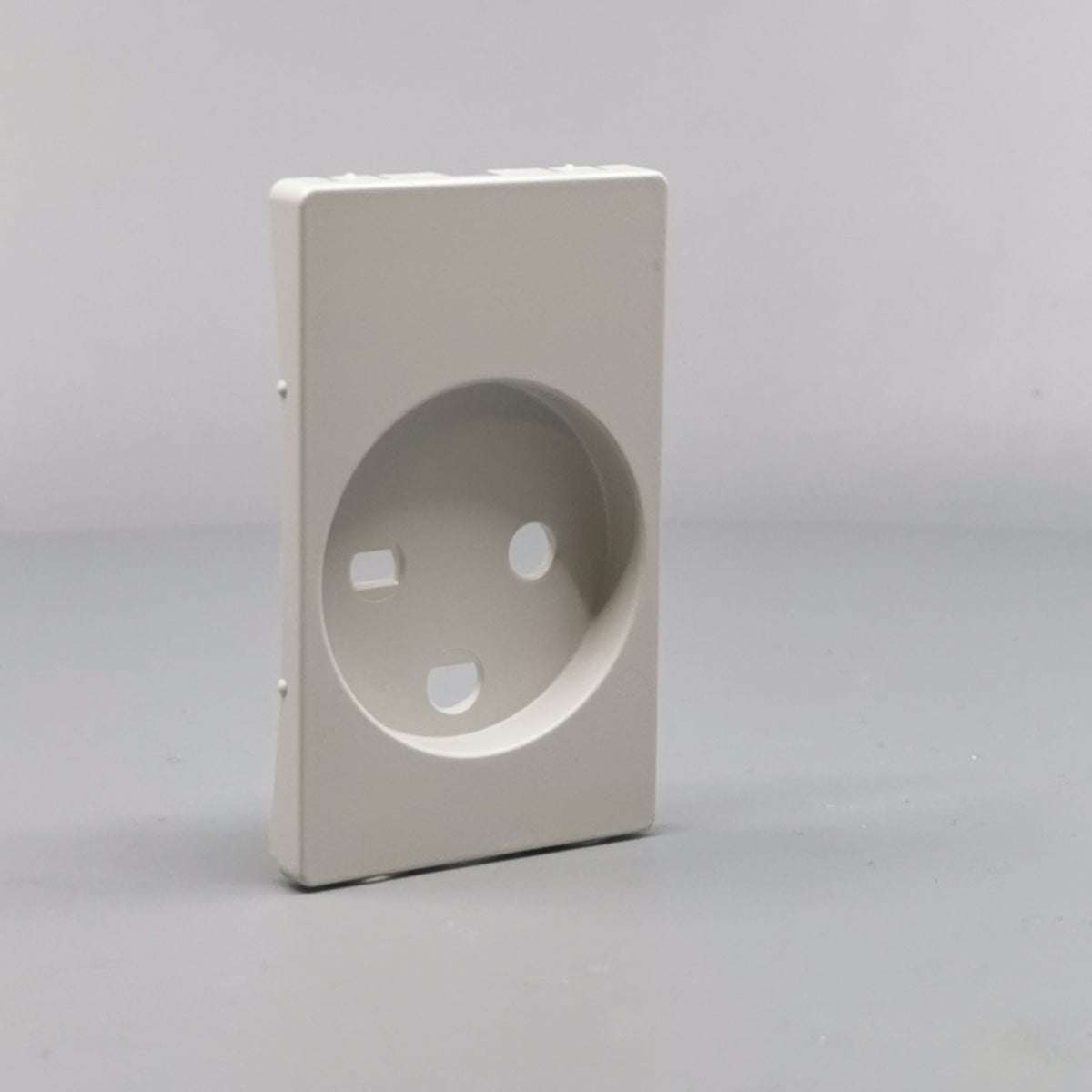 Fuga afdækning til hospital stikkontakt m. jord 1½ modul - lysegrå (360° frame 23)