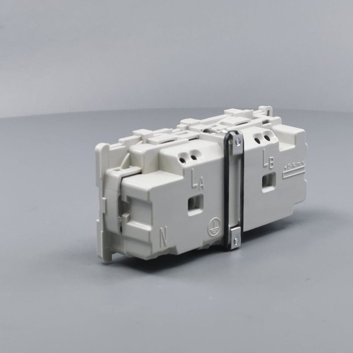 Fuga dobbelt stikkontakt 2-polet m/jord 2m (360° frame 10)
