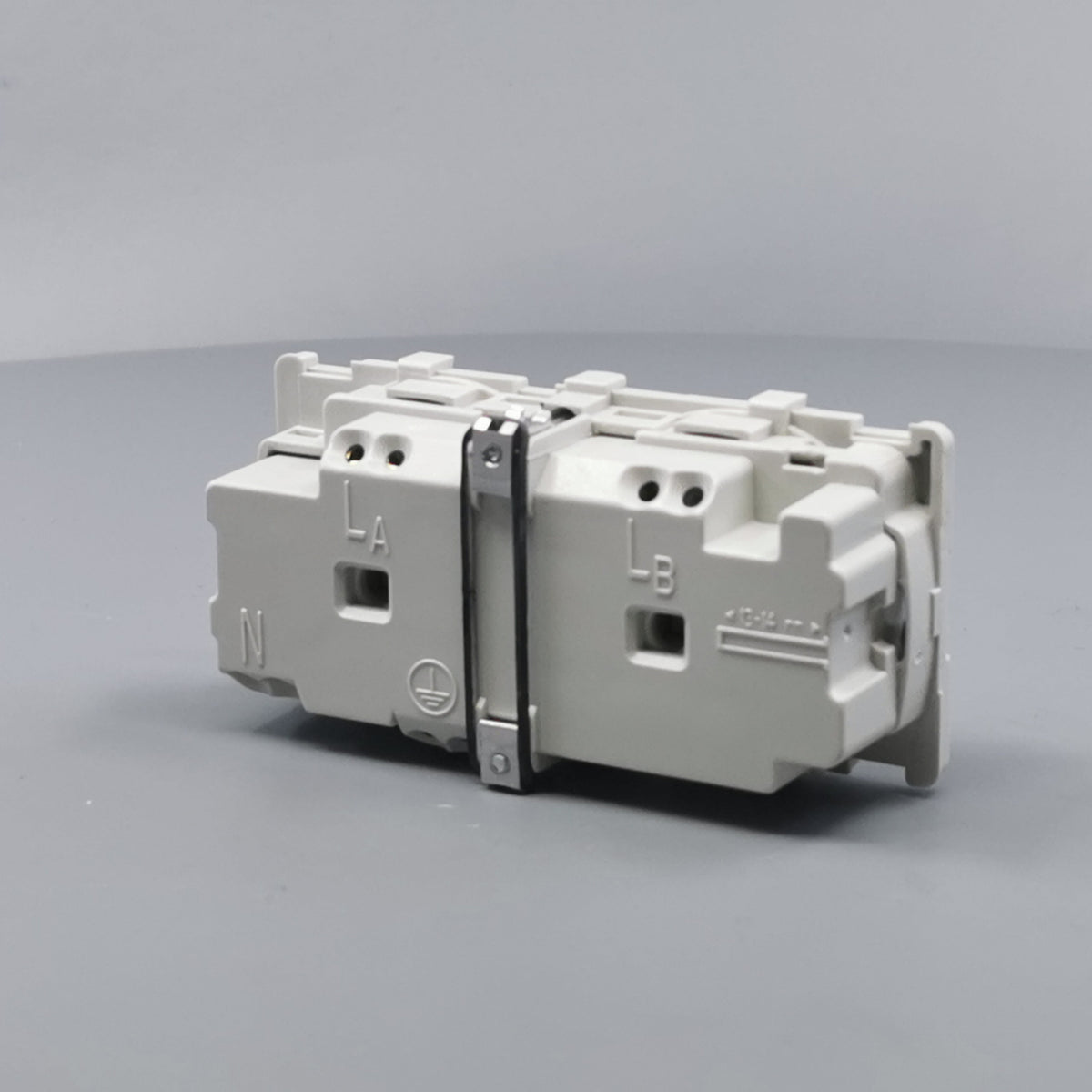 Fuga dobbelt stikkontakt 2-polet m/jord 2m (360° frame 15)