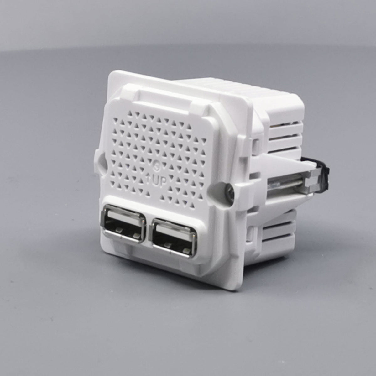 LK Fuga 2xUSB lader 2,1A 1 modul uden afdækning (360° frame 4)