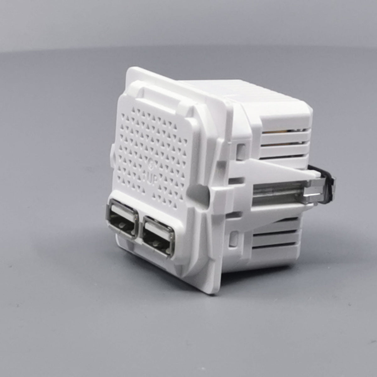 LK Fuga 2xUSB lader 2,1A 1 modul uden afdækning (360° frame 5)