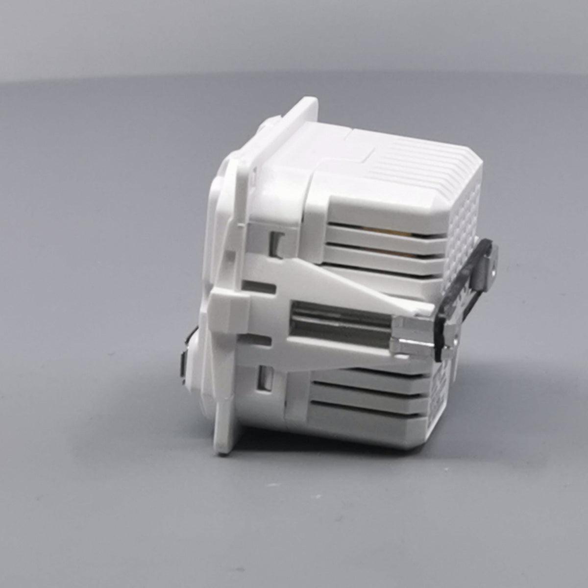 LK Fuga 2xUSB lader 2,1A 1 modul uden afdækning (360° frame 8)