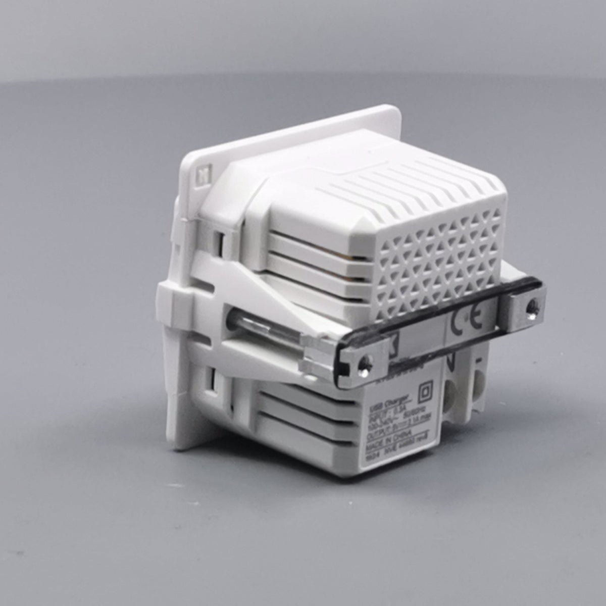 LK Fuga 2xUSB lader 2,1A 1 modul uden afdækning (360° frame 10)