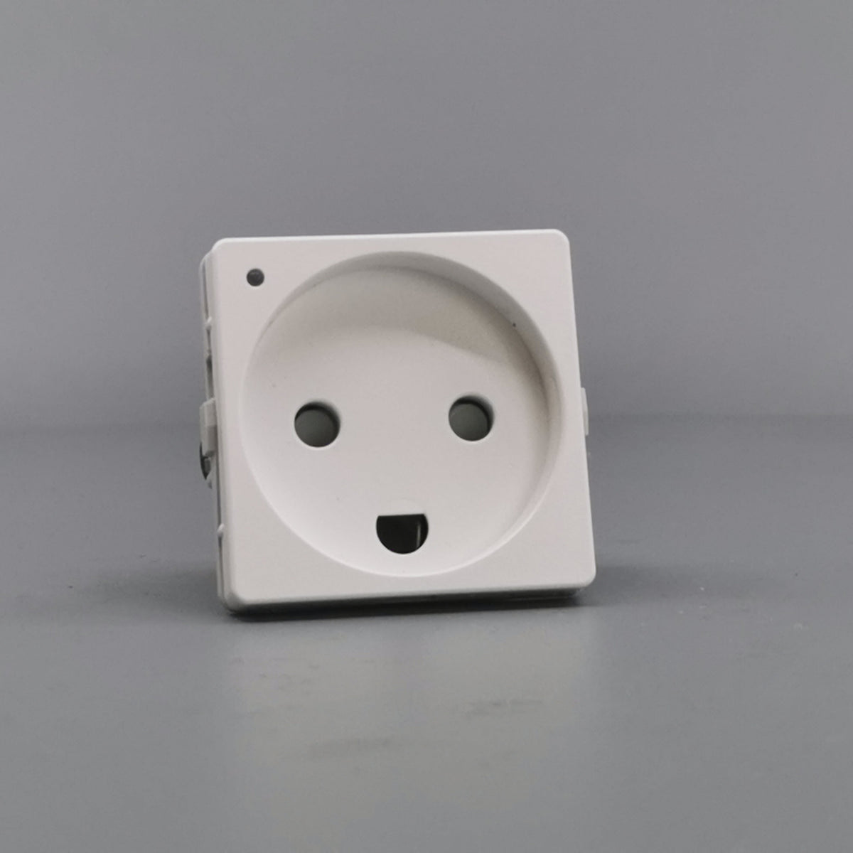Fuga stikkontakt m. jord og LED lampe 1 modul - hvid (360° frame 24)