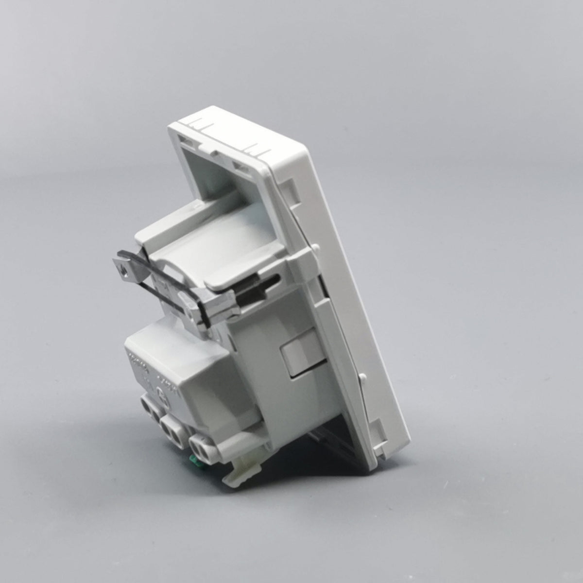LK Fuga stikkontakt med sidejord 1½m - hvid (360° frame 17)