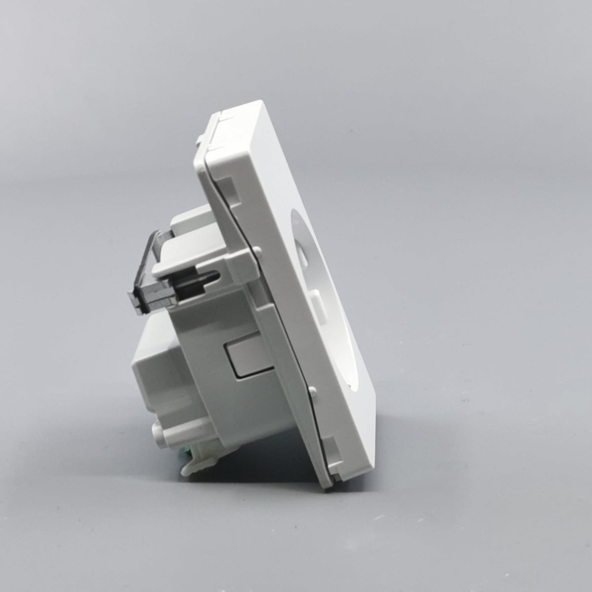 LK Fuga stikkontakt med sidejord 1½m - hvid (360° frame 19)