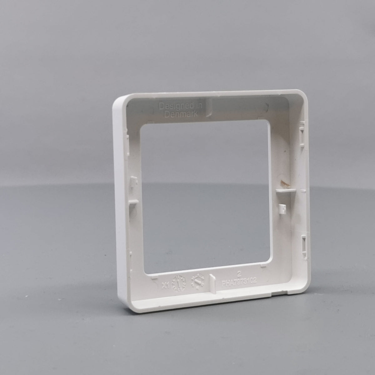 LK Fuga ramme BASE 63 1m - hvid (360° frame 11)