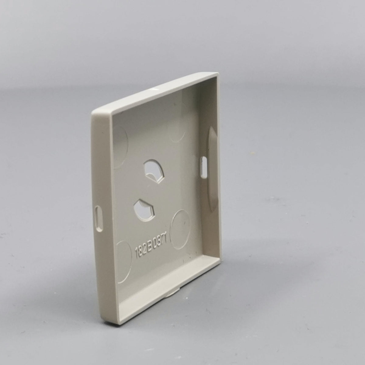 Dæksel for lampestikkontakt 50x50, gammel model - Lysegrå (360° frame 9)
