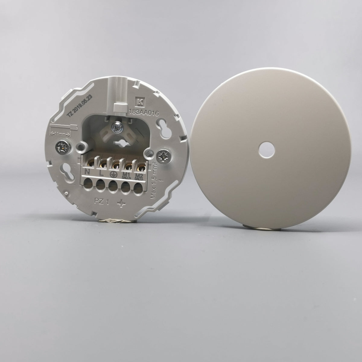 Lampeudtag Ø83mm. 5P Lysegrå (Ny model) (360° frame 2)