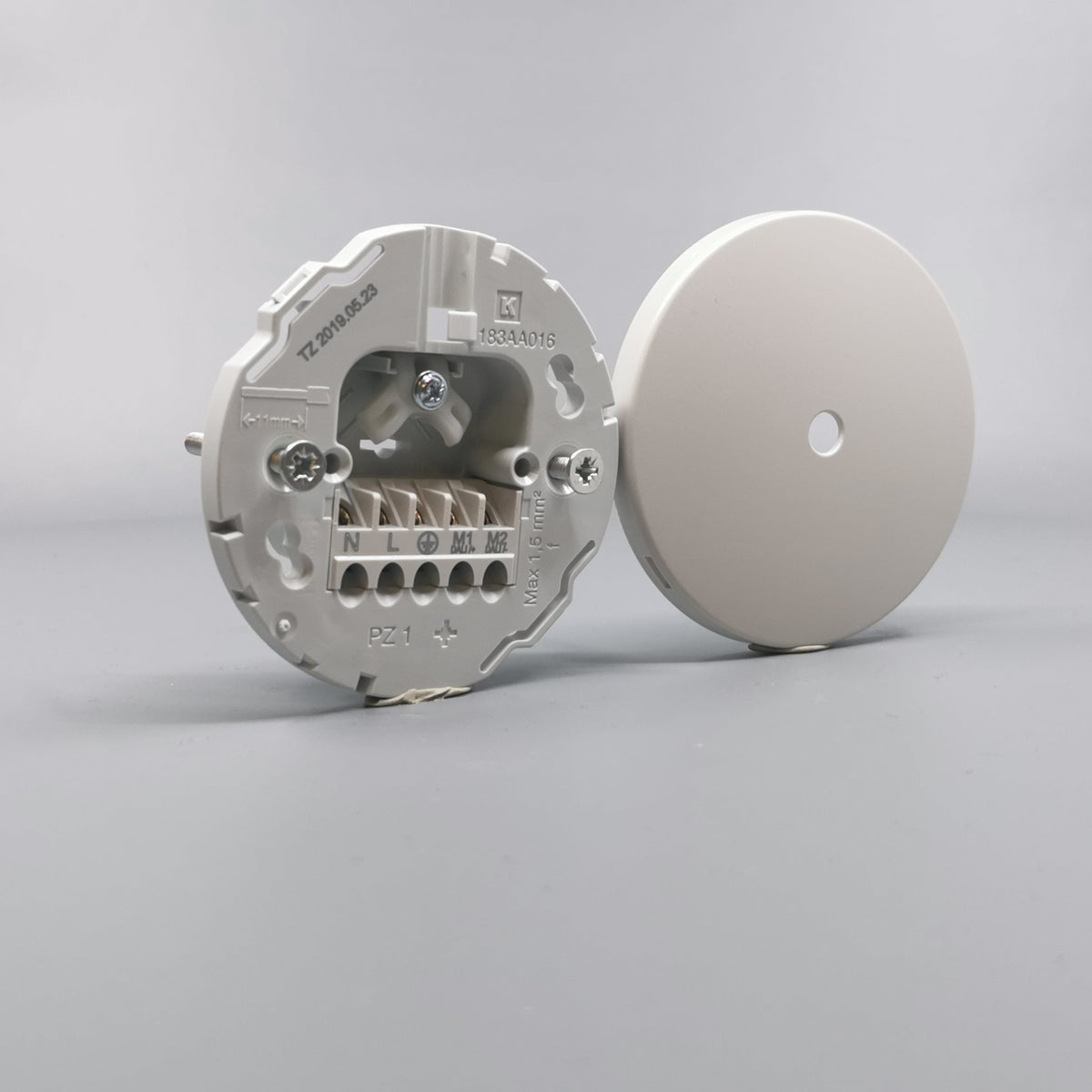 Lampeudtag Ø83mm. 5P Lysegrå (Ny model) (360° frame 23)