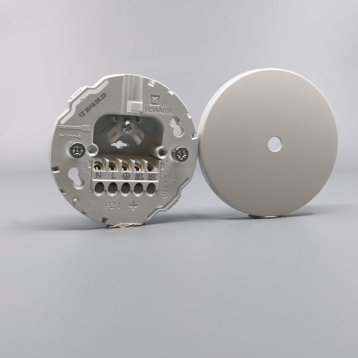 Lampeudtag Ø83mm. 5P Lysegrå (Ny model) (360° frame 24)