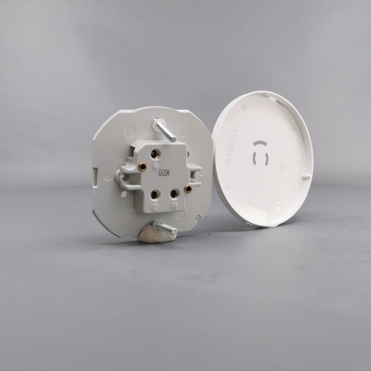 Fuga Lampestikkontakt Ø 80 hvid (360° frame 11)