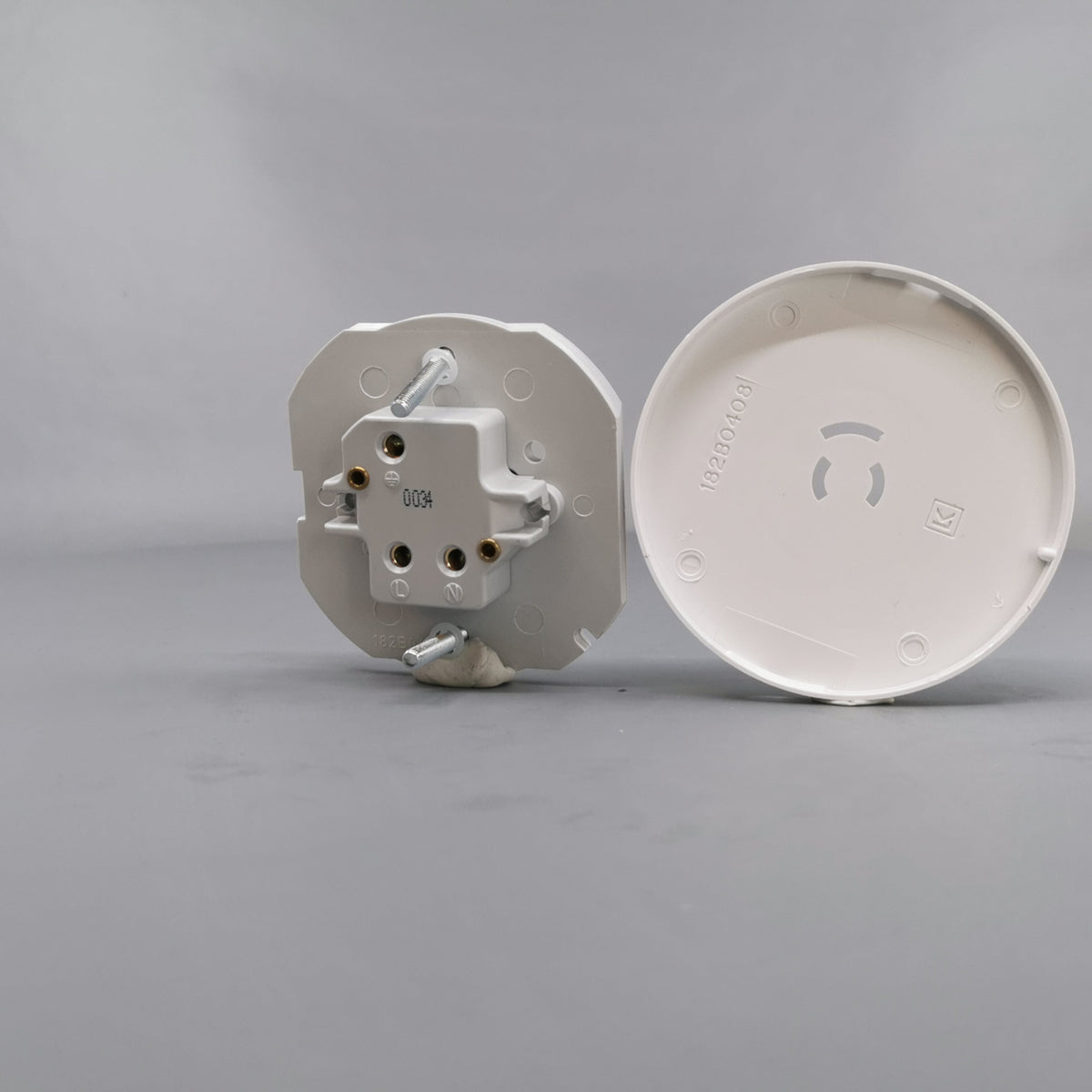 Fuga Lampestikkontakt Ø 80 hvid (360° frame 14)