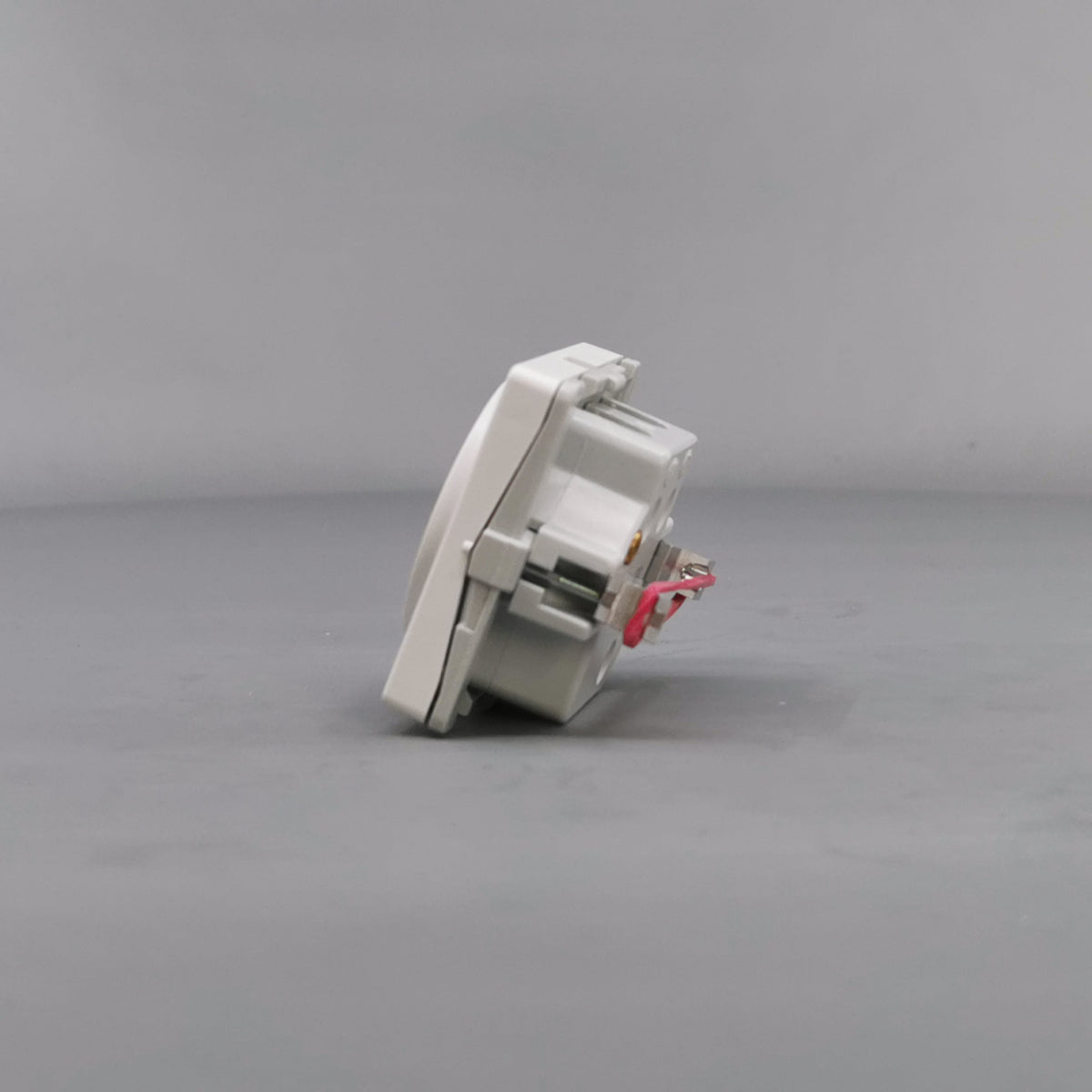 Fuga Lampestikkontakt med jord 50x50 hvid (360° frame 8)