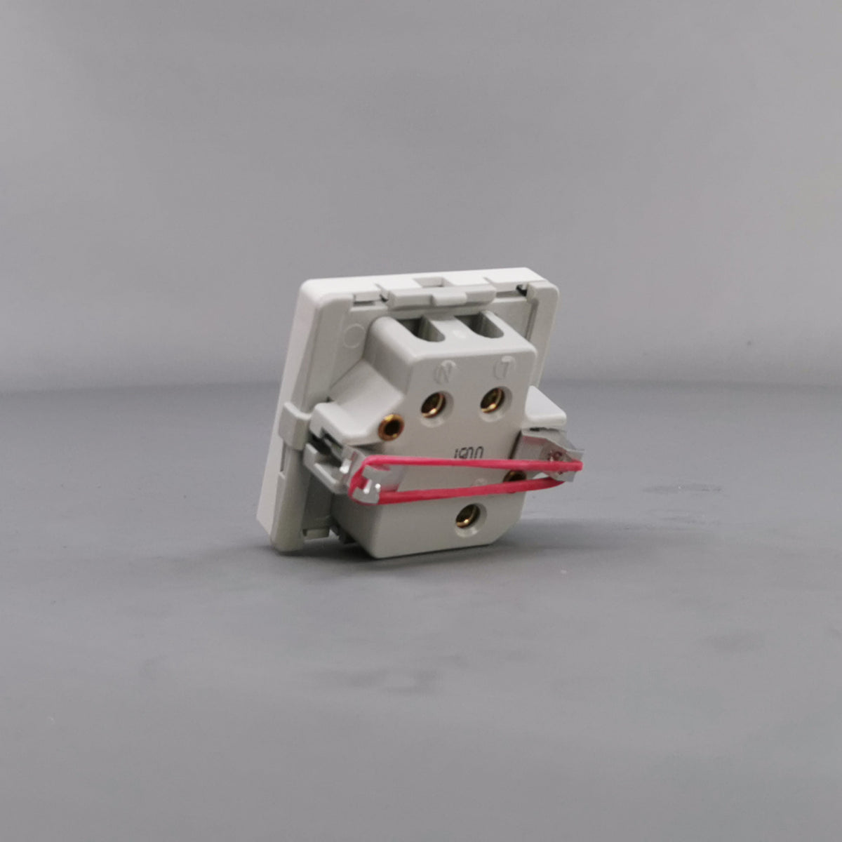 Fuga Lampestikkontakt med jord 50x50 hvid (360° frame 11)