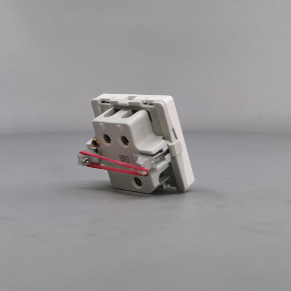 Fuga Lampestikkontakt med jord 50x50 hvid (360° frame 16)
