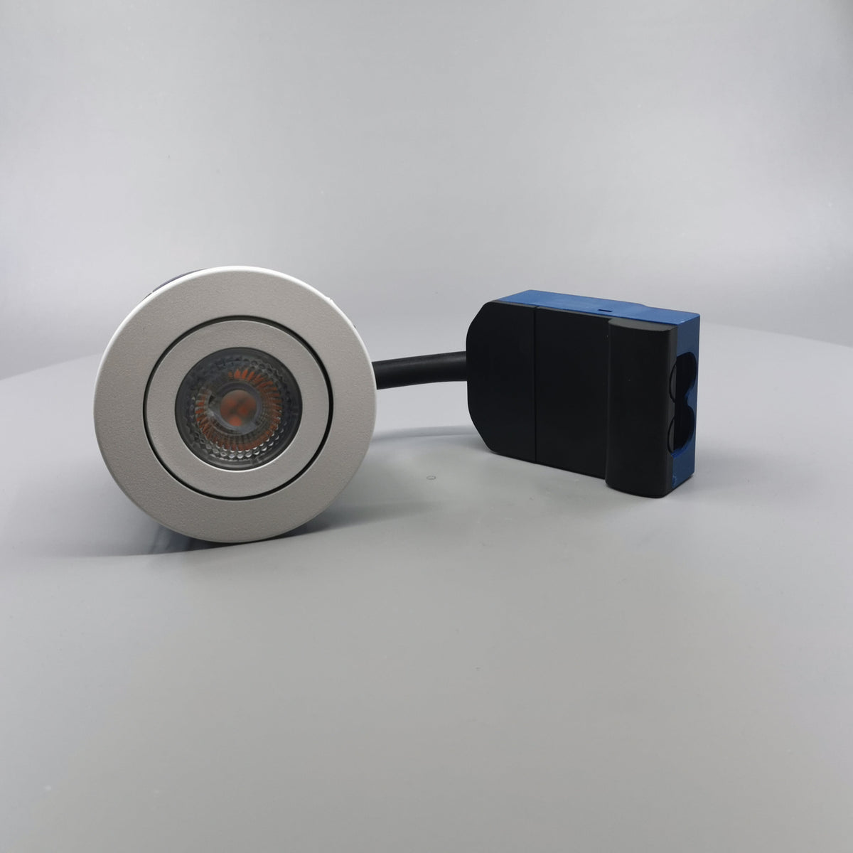 LED spot til udendørs m. 5W pære - Mat hvid
