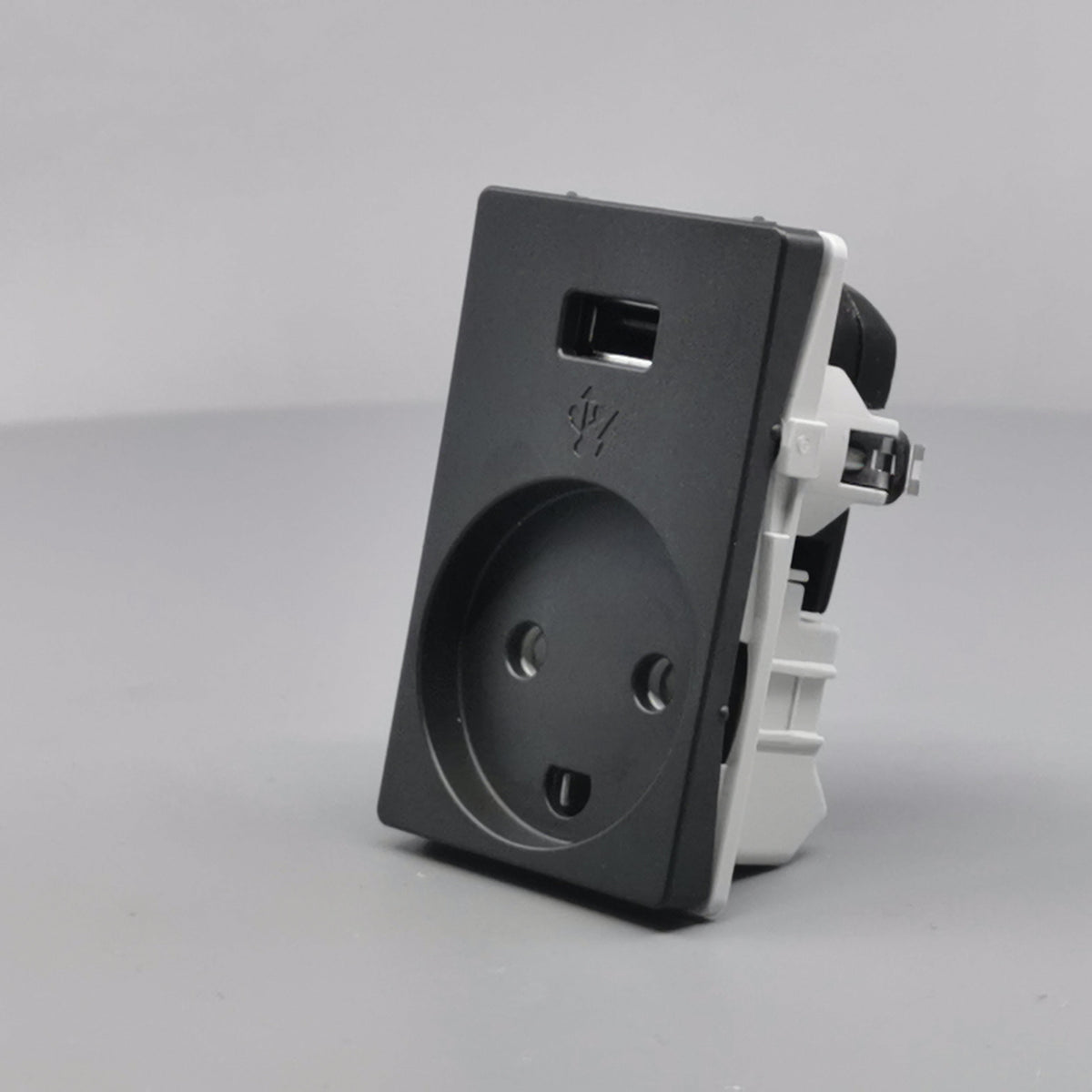 FUGA Stikkontakt med USB-lader og Jord Koksgrå (360° frame 4)