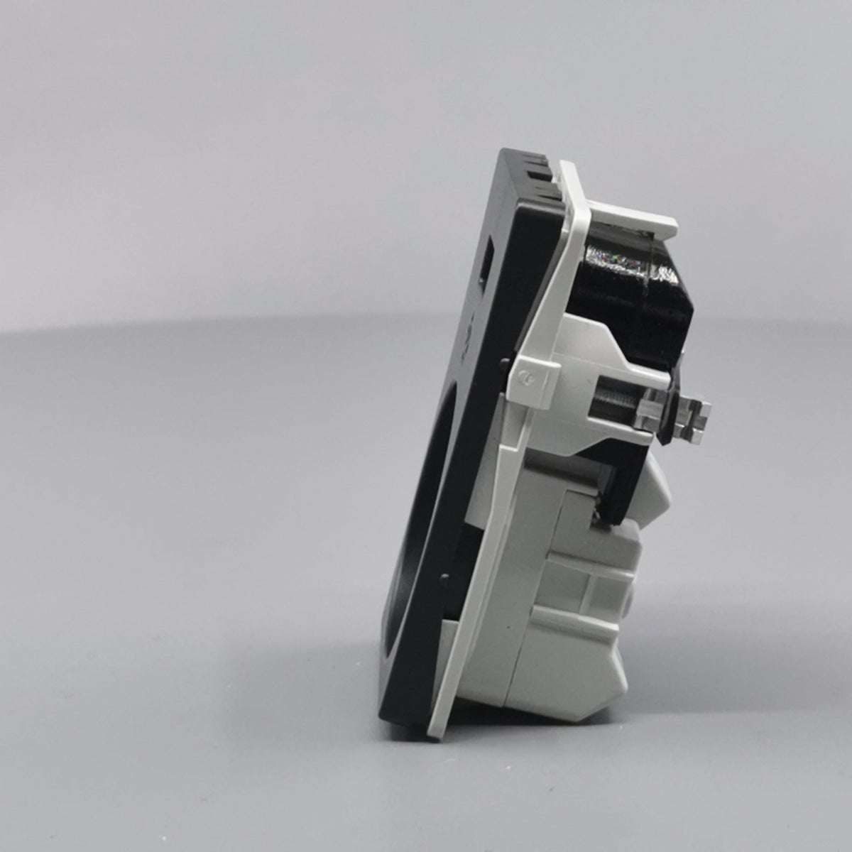 FUGA Stikkontakt med USB-lader og Jord Koksgrå (360° frame 7)
