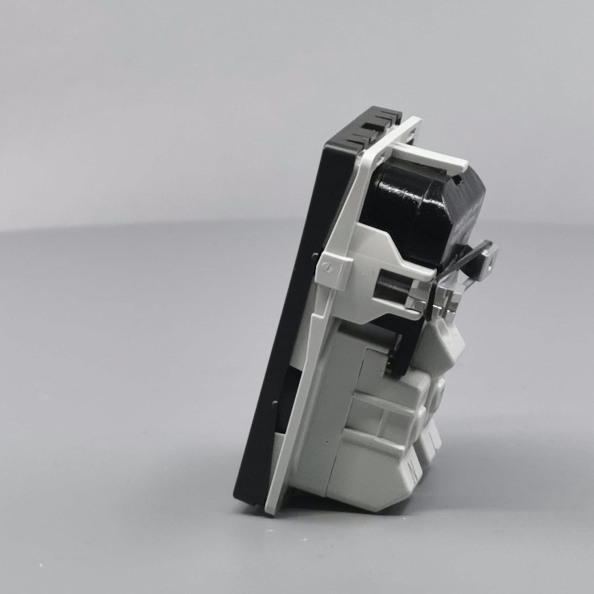 FUGA Stikkontakt med USB-lader og Jord Koksgrå (360° frame 8)