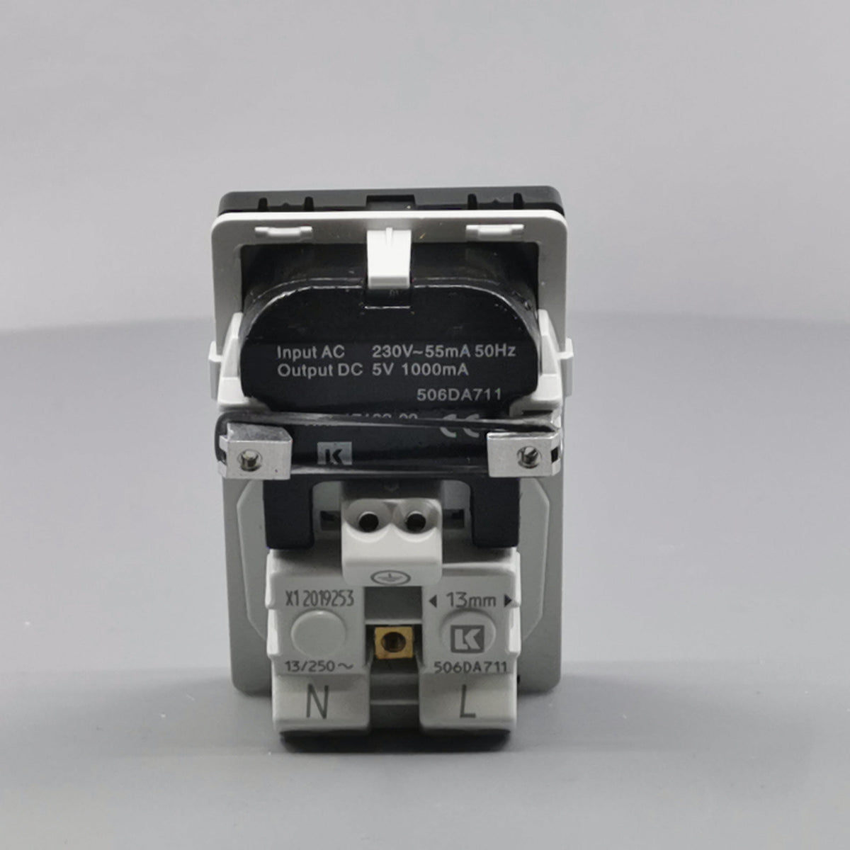 FUGA Stikkontakt med USB-lader og Jord Koksgrå (360° frame 13)