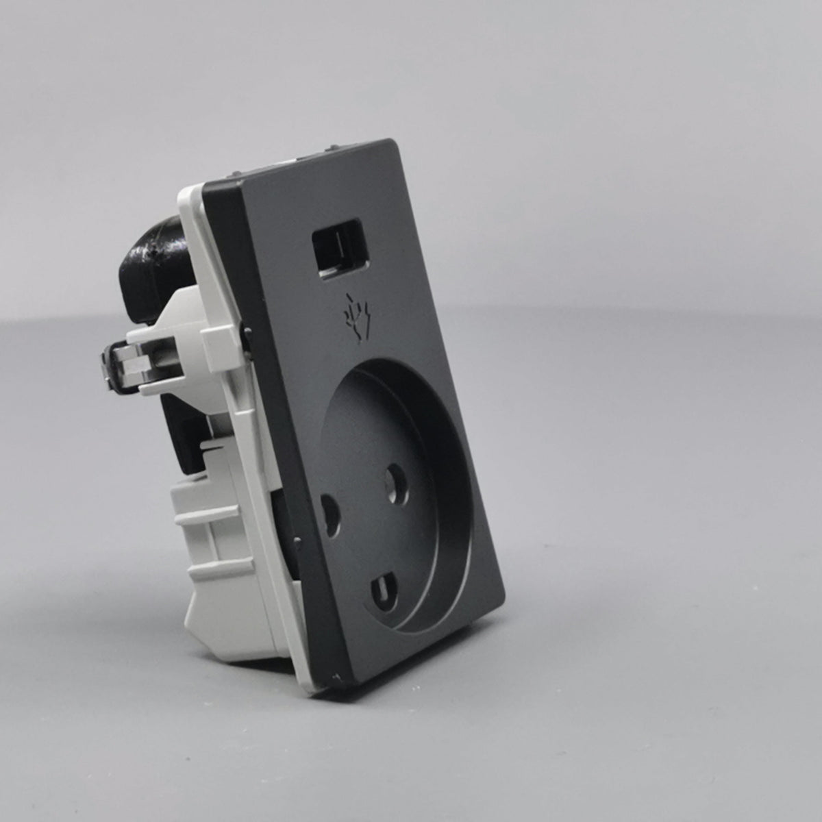 FUGA Stikkontakt med USB-lader og Jord Koksgrå (360° frame 21)