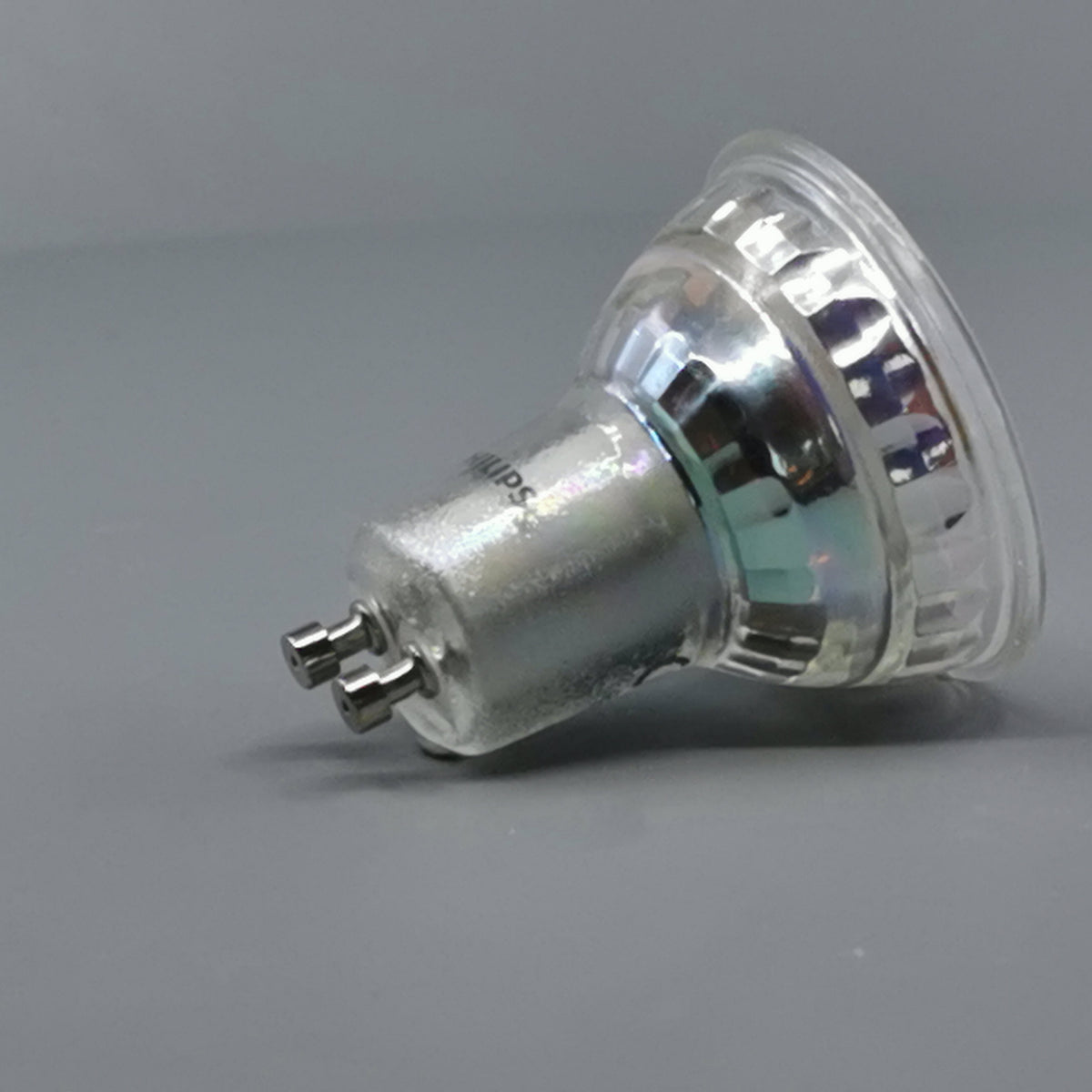 Philips CorePro LED pære 3,5W 2700K 230Lm GU10 36º (360° frame 14)