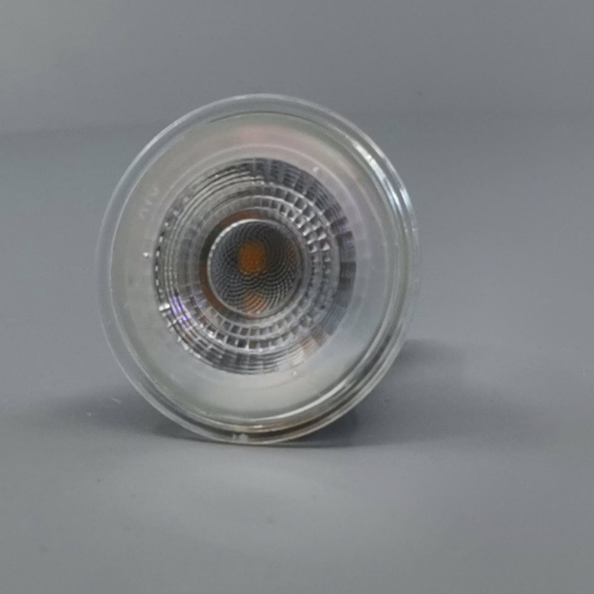 Philips CorePro LED pære 3,5W 2700K 230Lm GU10 36º (360° frame 23)