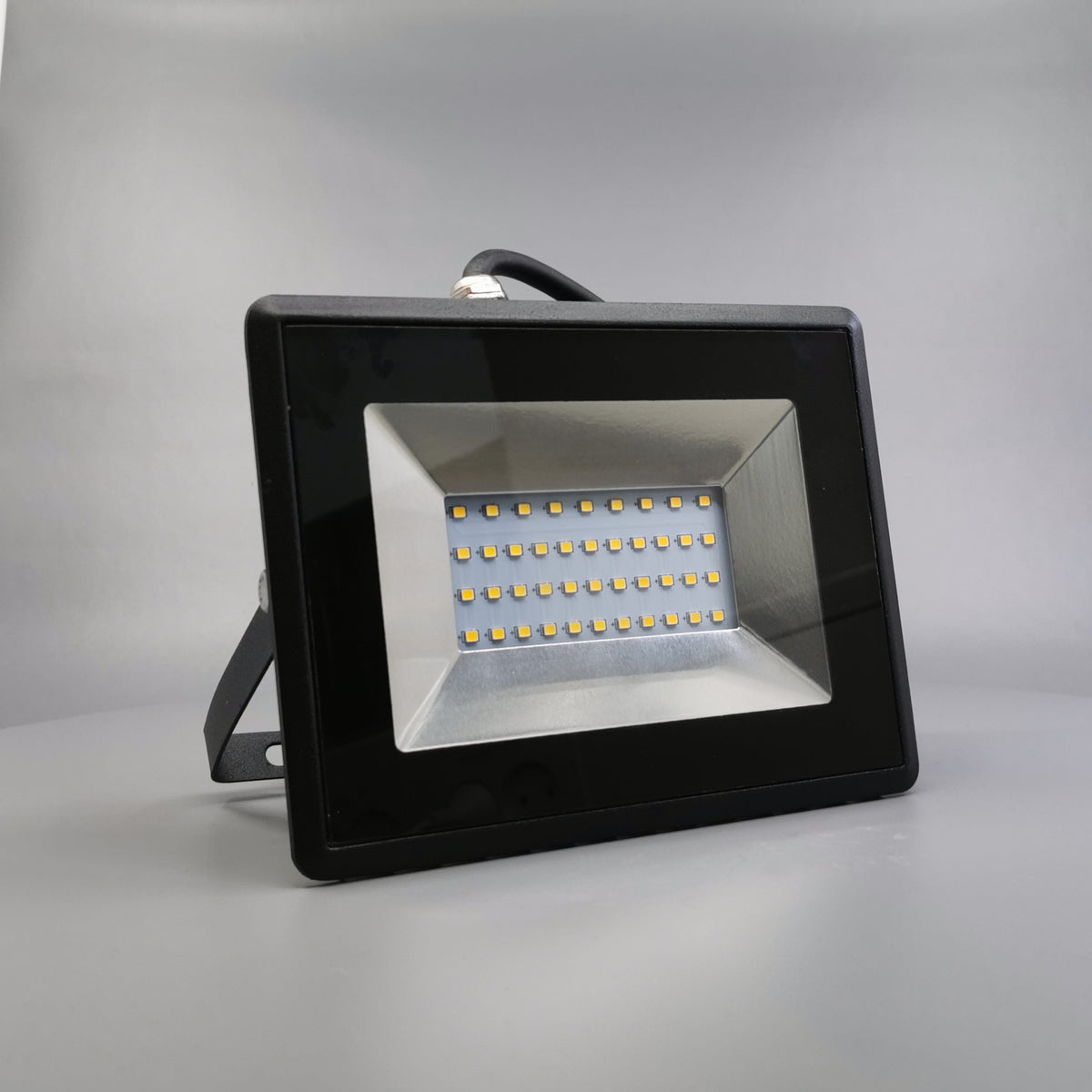 30W LED projektør 3000K 2550Lm sort (360° frame 23)