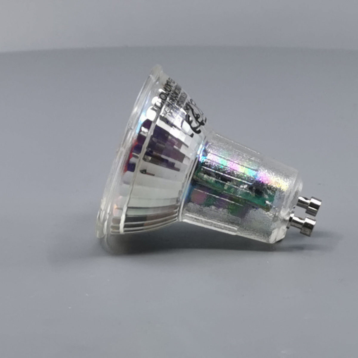 Diolux 4,7W GU10 3-trinsdæmpbar LED pære 3000K 38° (360° frame 4)