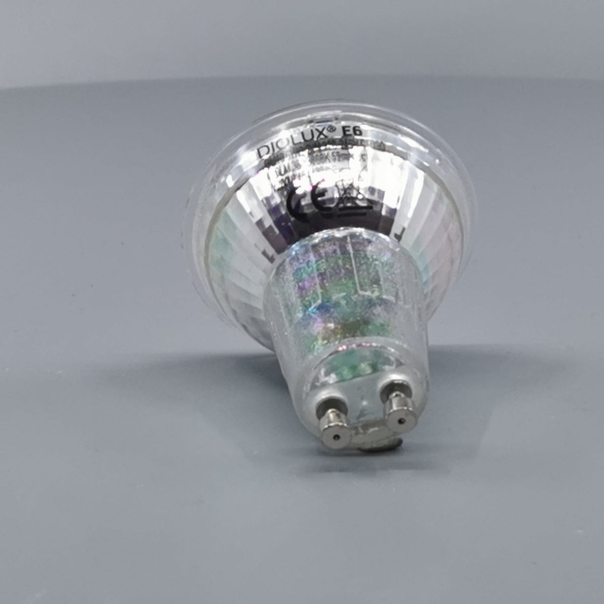 Diolux 4,7W GU10 3-trinsdæmpbar LED pære 3000K 38° (360° frame 9)