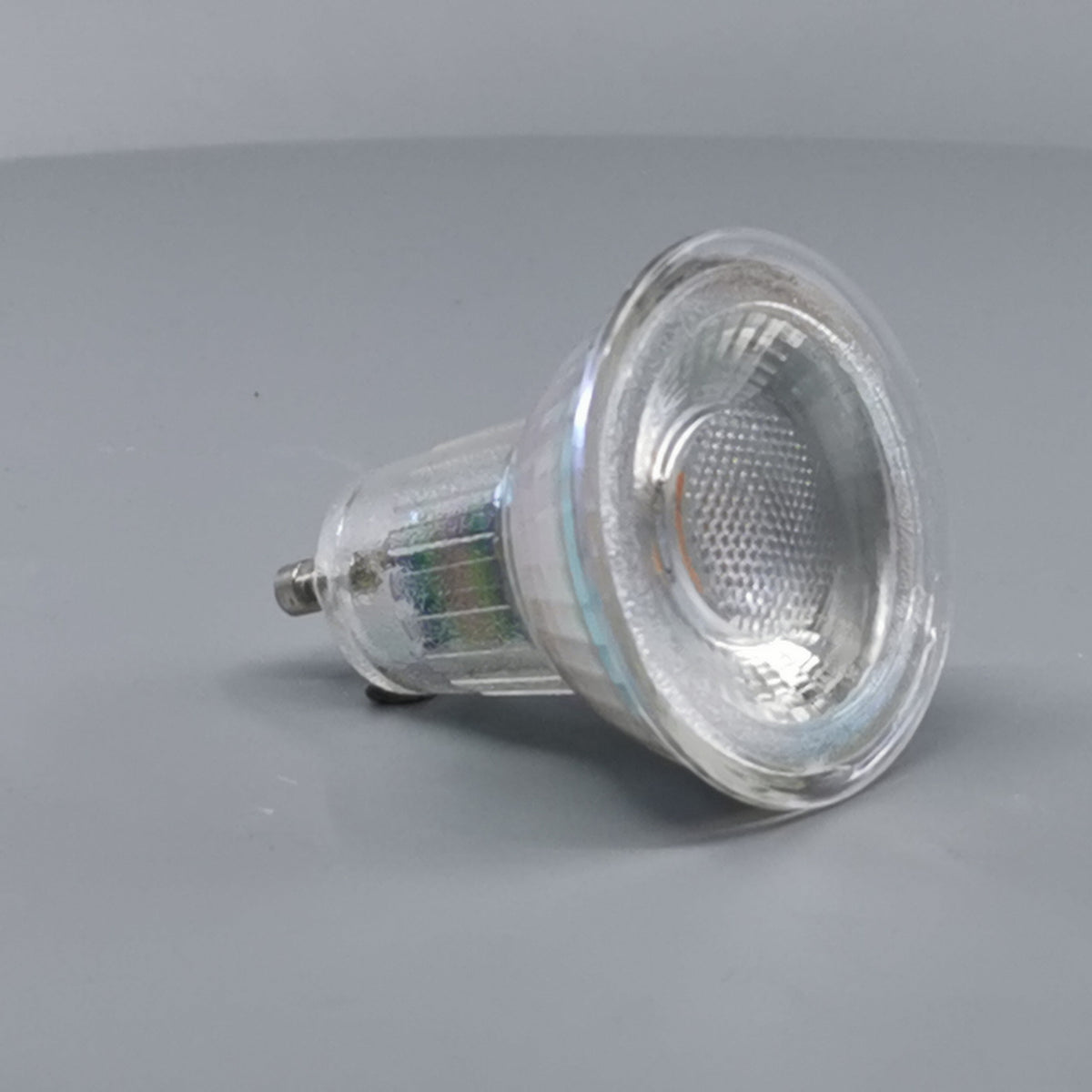 Diolux 4,7W GU10 3-trinsdæmpbar LED pære 3000K 38° (360° frame 18)
