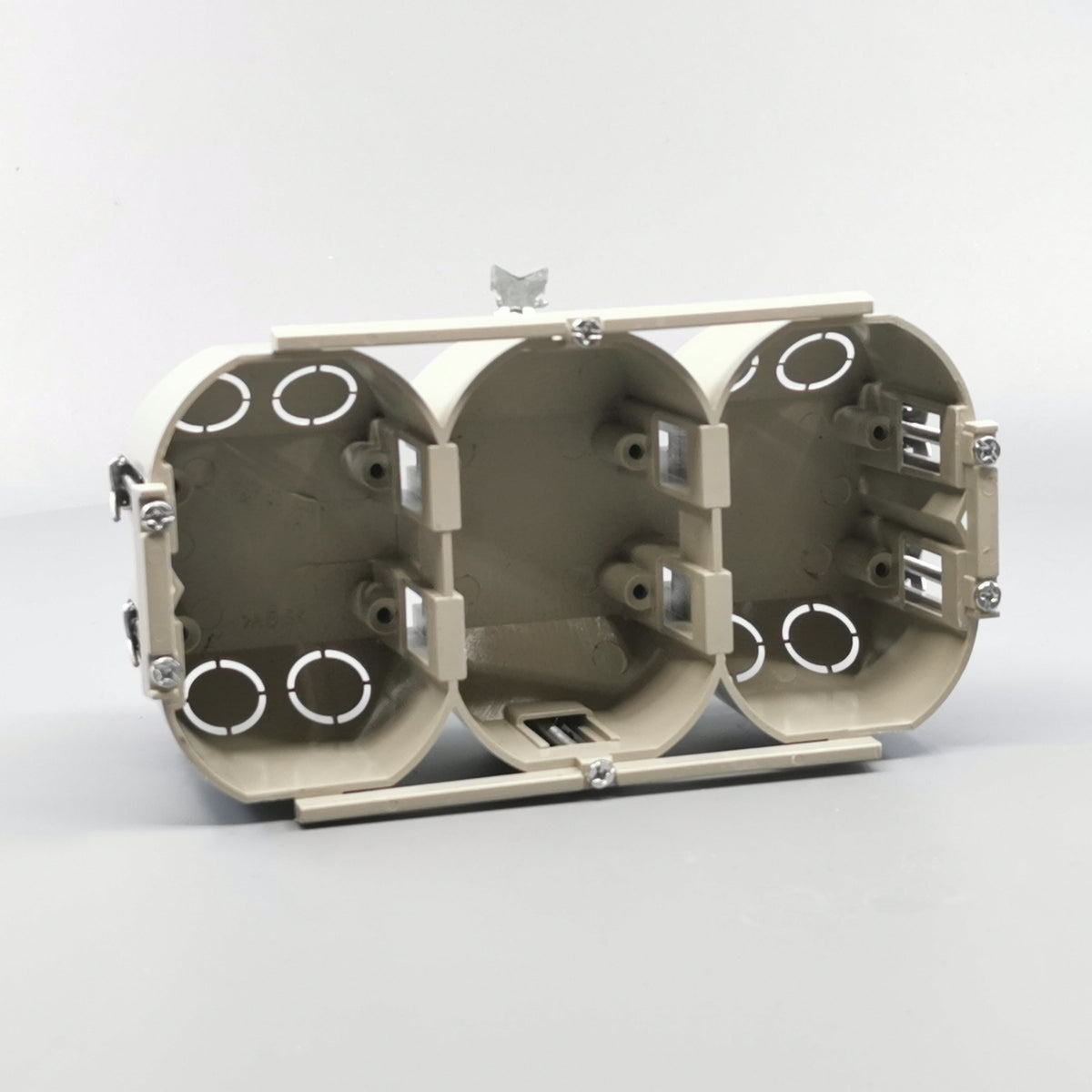 Kennig forfradåse 3x1½ modul (360° frame 24)
