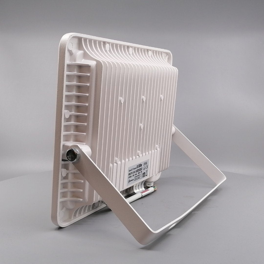 100W LED Projektør 3000K 8100 Lumen (360° frame 9)