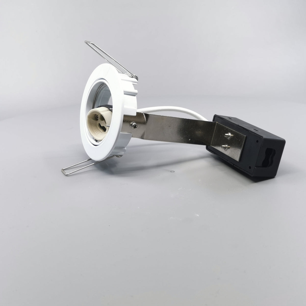 DL-830 230V GU10 max 50W hvid (360° frame 4)