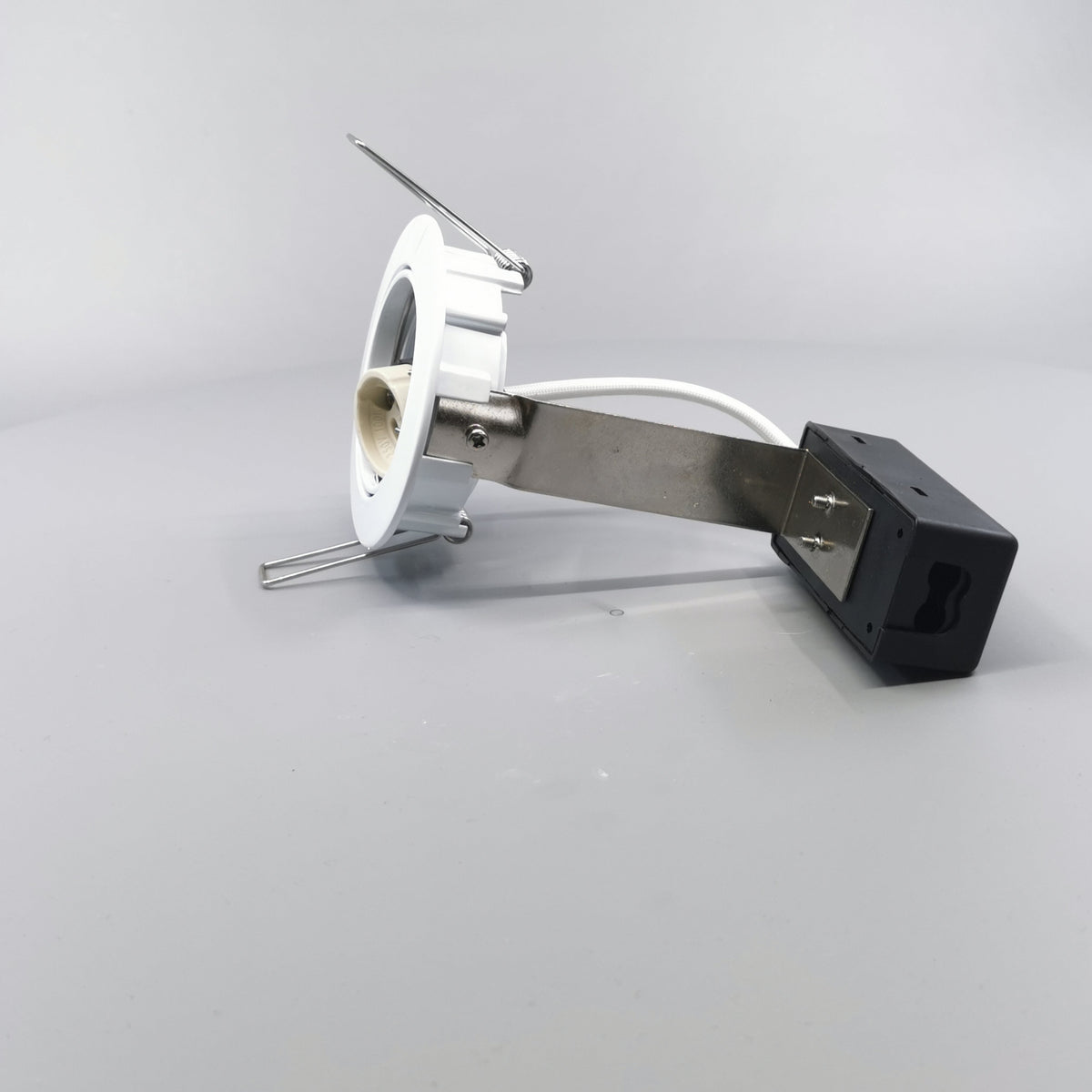 DL-830 230V GU10 max 50W hvid (360° frame 5)