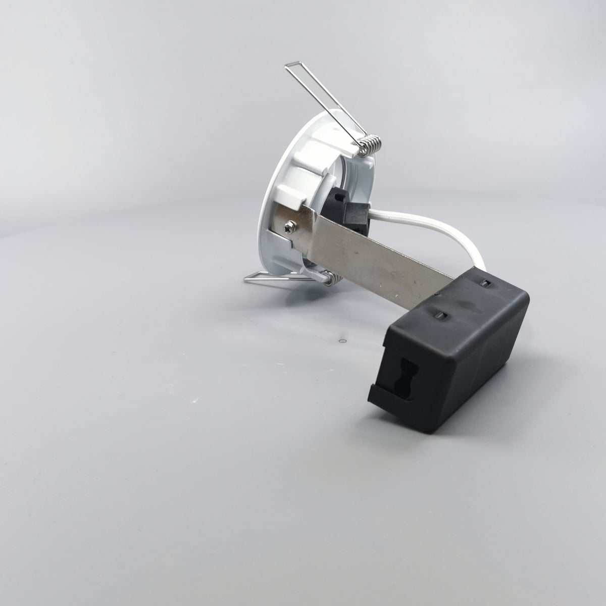 DL-830 230V GU10 max 50W hvid (360° frame 8)