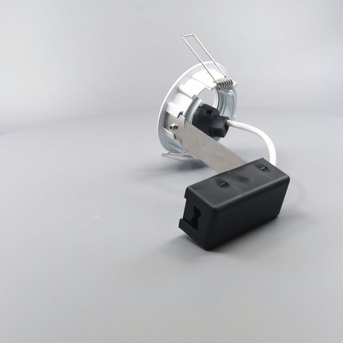 DL-830 230V GU10 max 50W hvid (360° frame 9)