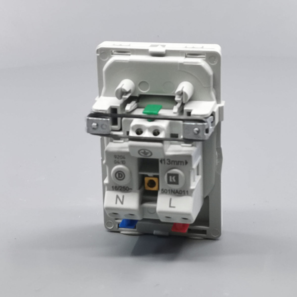 Fuga stikkontakt med jord 1½ modul 2-pol - hvid (360° frame 14)