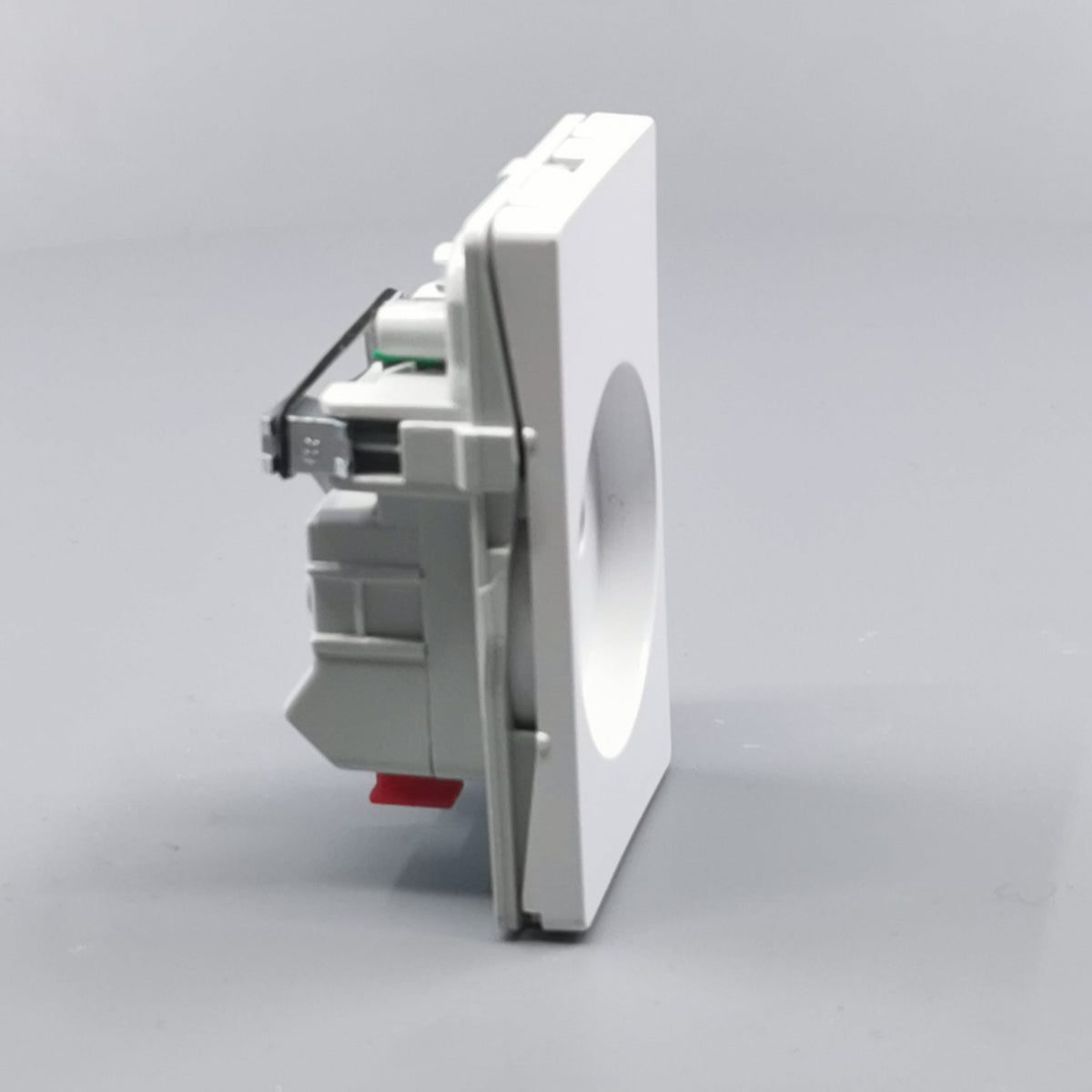 Fuga stikkontakt med jord 1½ modul 2-pol - hvid (360° frame 20)