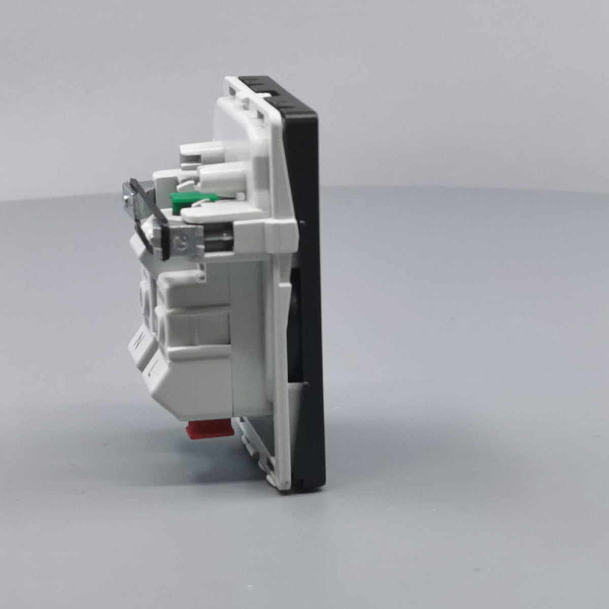 Fuga Stikkontakt 1½modul 2-pol med jord koksgrå (360° frame 18)