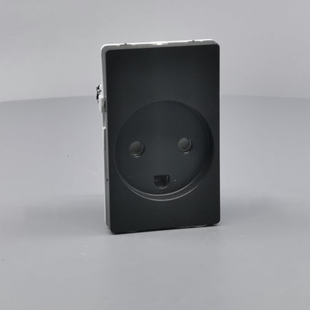 Fuga Stikkontakt 1½modul 2-pol med jord koksgrå (360° frame 24)