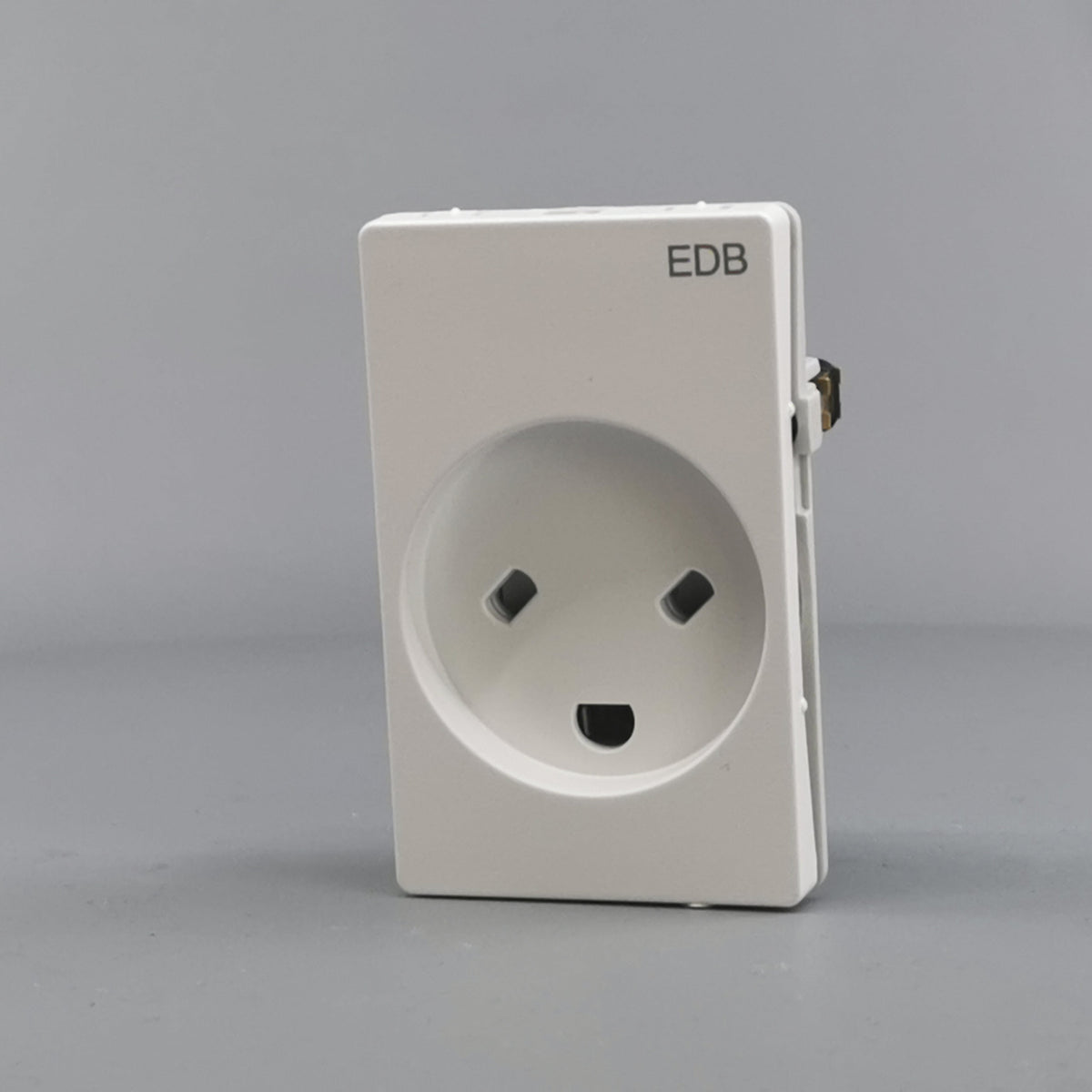 Fuga EDB stikkontakt med jord 1½ modul 2-pol - hvid (360° frame 2)