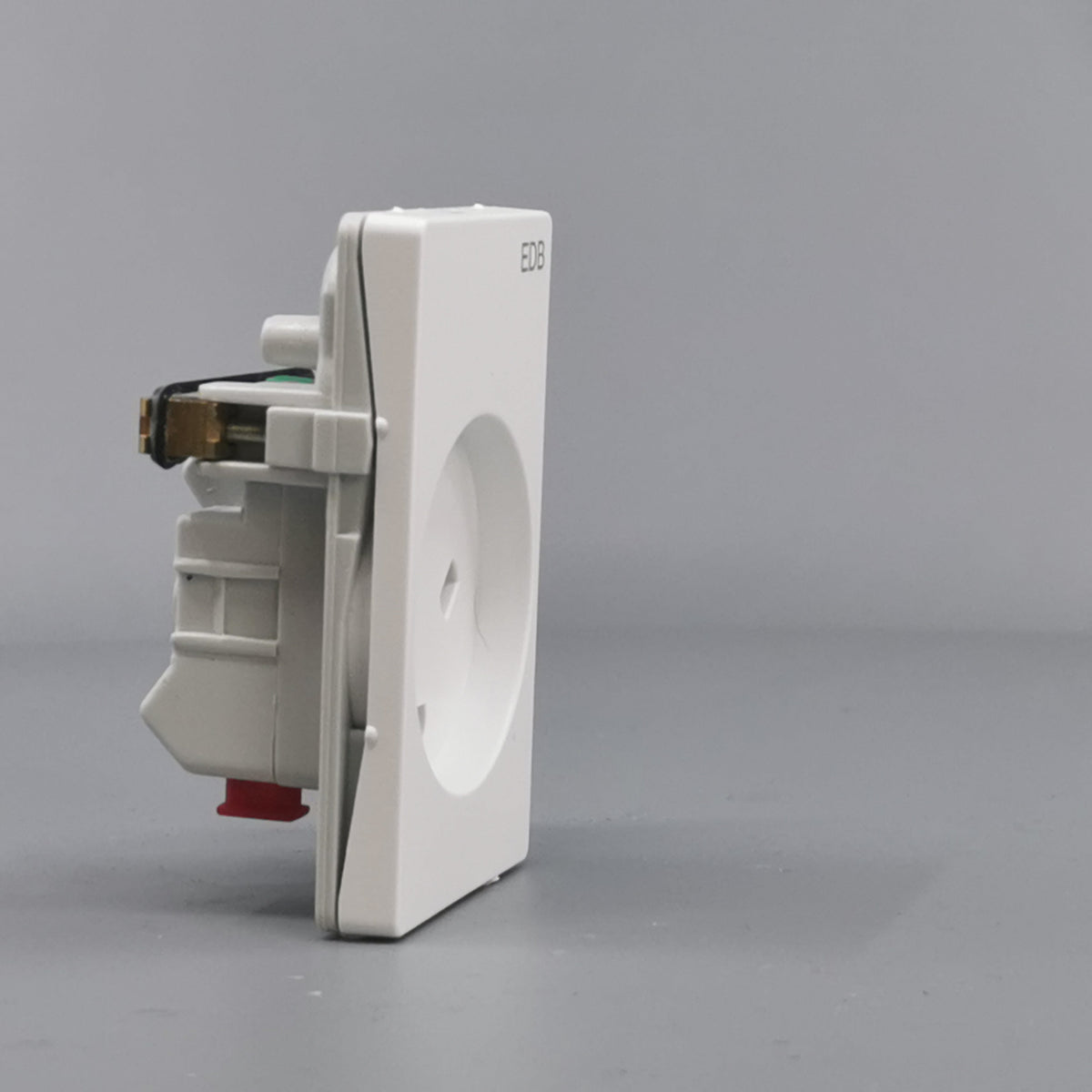 Fuga EDB stikkontakt med jord 1½ modul 2-pol - hvid (360° frame 20)