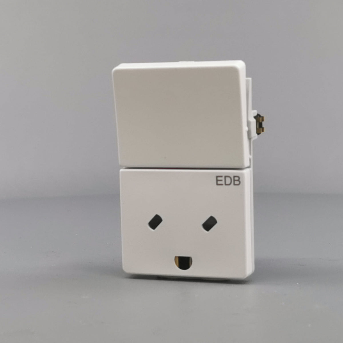 Fuga EDB stikkon. med jord og afbryder 2-pol - hvid (360° frame 2)