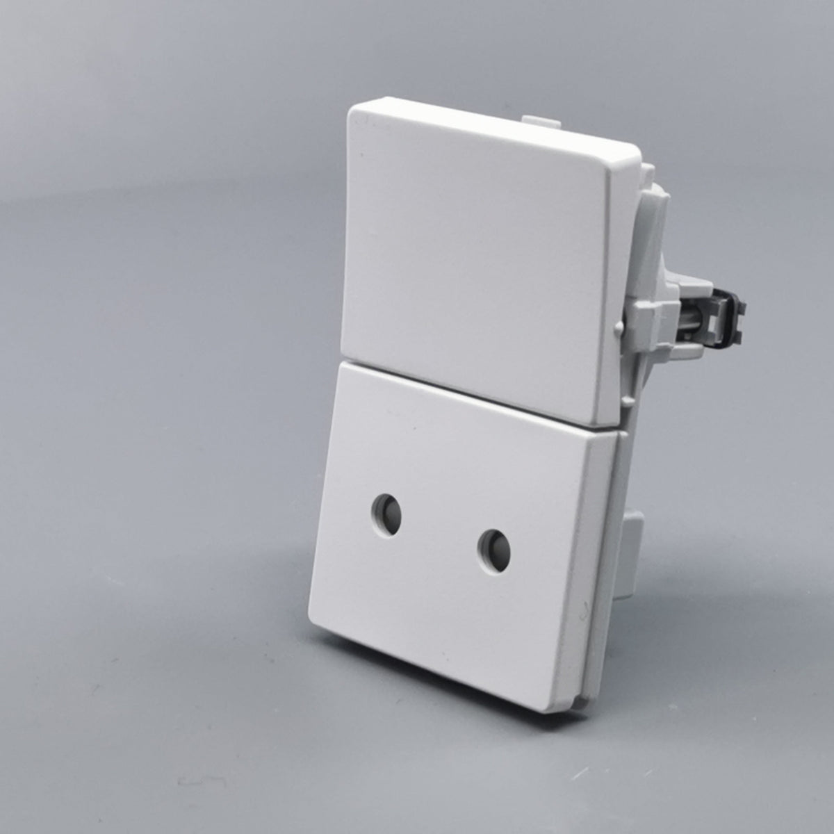 Fuga stikkontakt uden jord med afbryder 1½ modul 2-pol - hvid (360° frame 4)