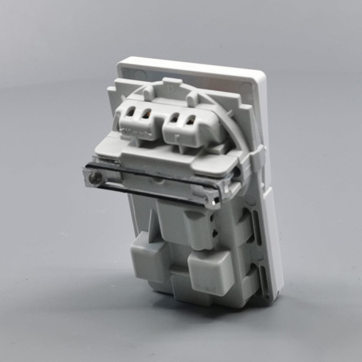Fuga stikkontakt uden jord med afbryder 1½ modul 2-pol - hvid (360° frame 15)